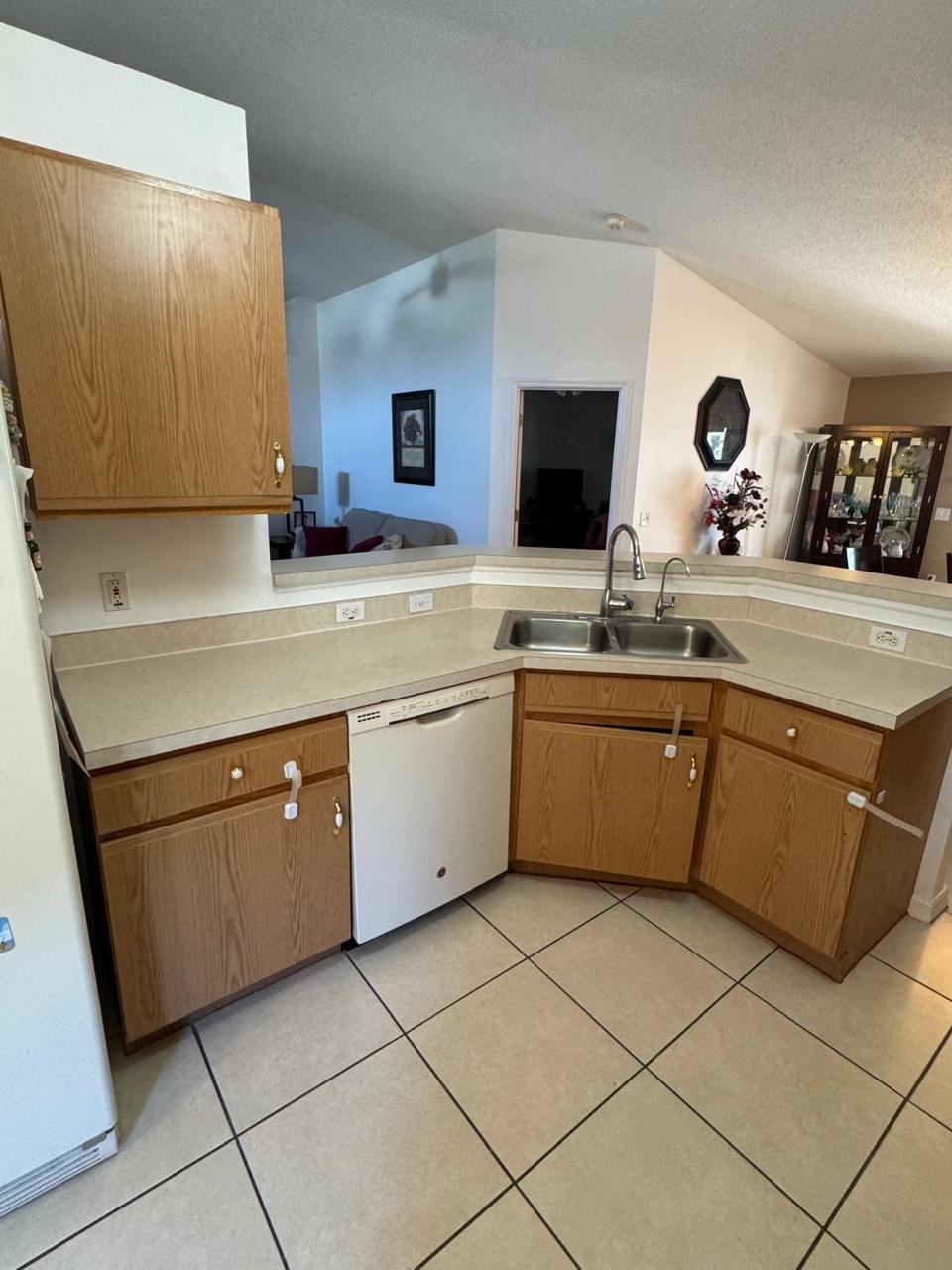 Kitchen before renovation